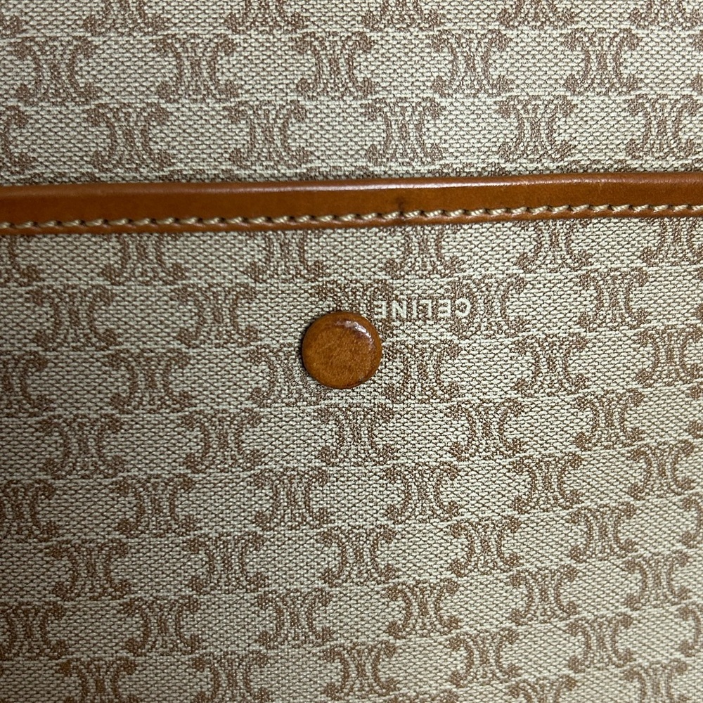 CELINE Kelly Macadam Pattern Elegant Tan and Brown Handbag, Pre-loved. - Picture 9 of 15